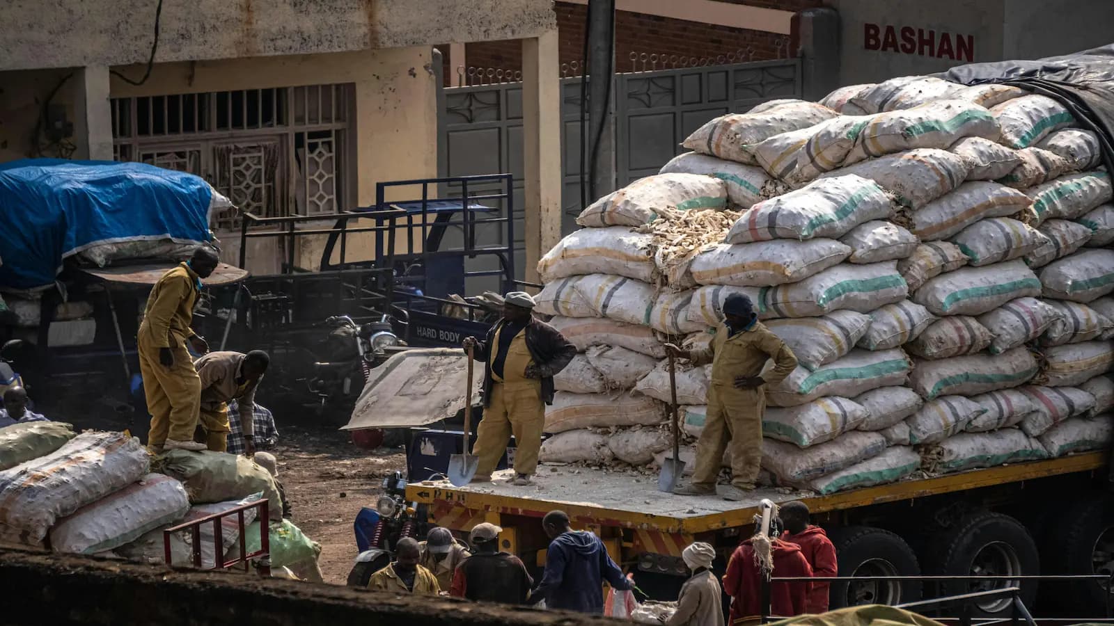 Transport Inter-Entrepôts au Rwanda : Déplacer l'Inventaire en Toute Sécurité et de Manière Rentable